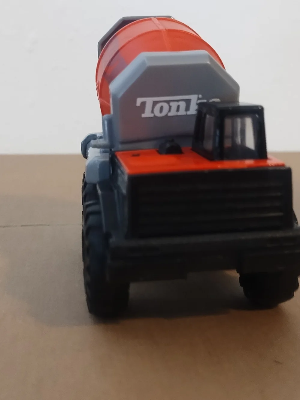 Vintage 2007 Maisto Tonka Cement Mixer Diecast/Plastic Truck red and black gray
